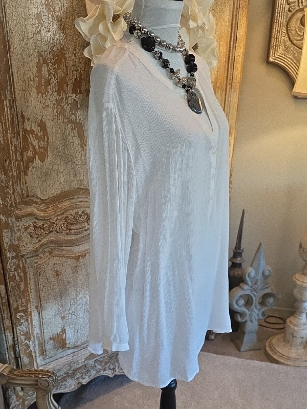 Old Navy White Button-Front V-Neck Long-Sleeve Tunic - Picture 8 of 11